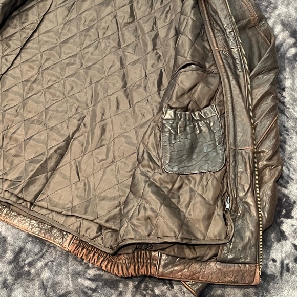 Perry Ellis Leather Jacket - Medium - Picture 8 of 13